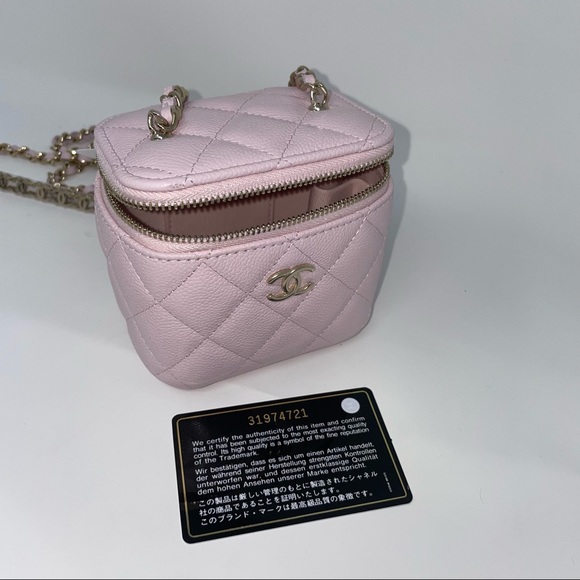 Sold Chanel 22P Light Pink mini vanity with CC interlock chain and Mirror - Picture 15 of 15